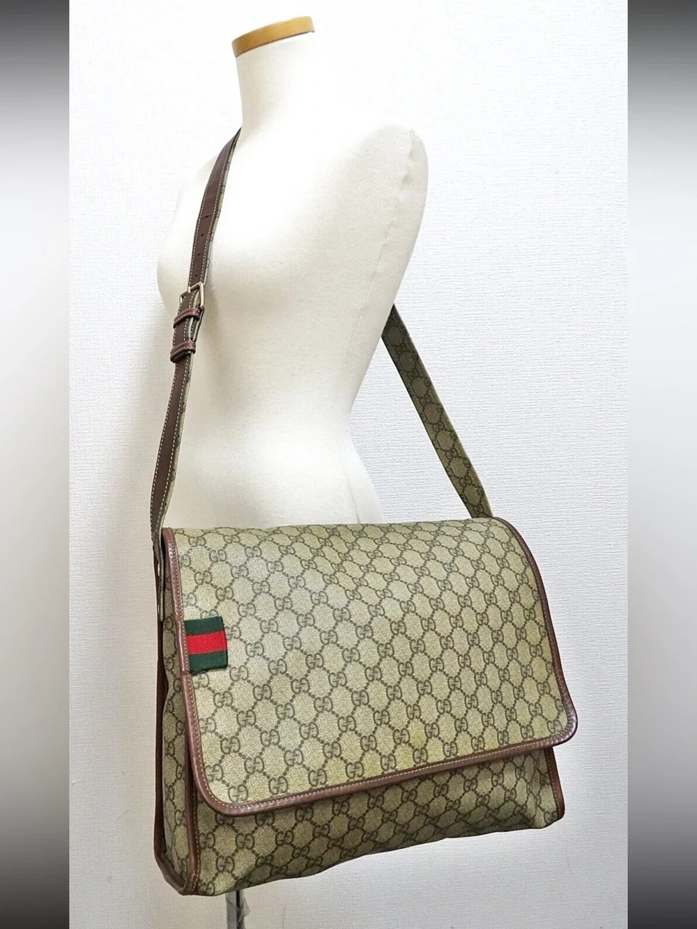 Gucci Beige GG Supreme Messenger Bag with Brown Trim and Green-Red Web